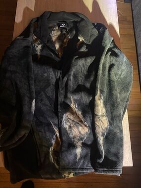 Mossy Oak Black and Brown Camo Fleece Jacket